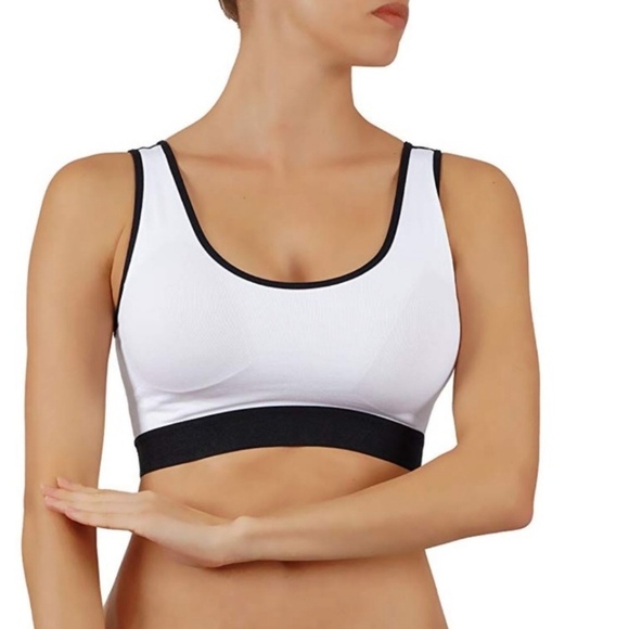 Criss Cross Back Detail Sports Bra in white - Picture 2 of 2